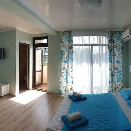 Under The Fig 3* Ahtopol